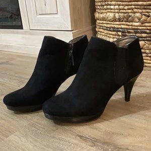 Bandolino Healed ankle boots